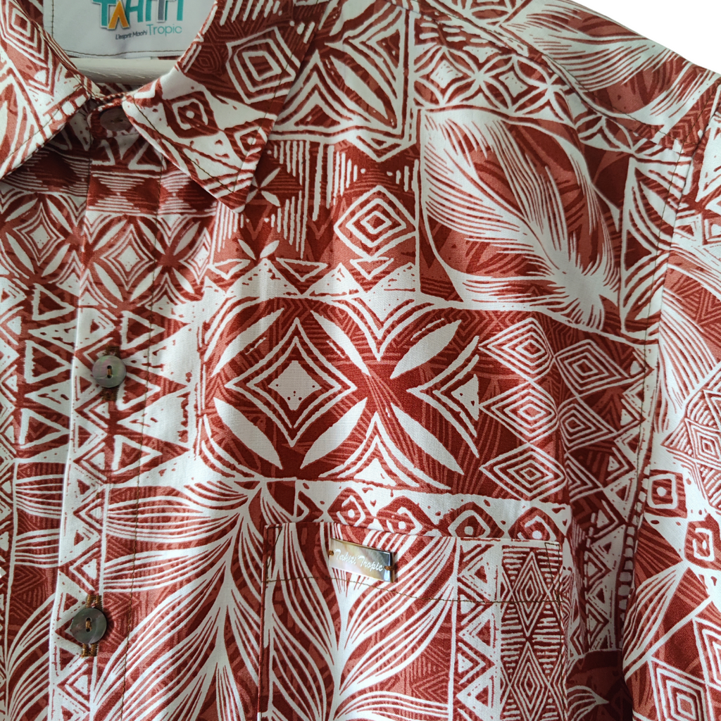 Chemise polynésienne Tévi, tissu et nacres de Tahiti