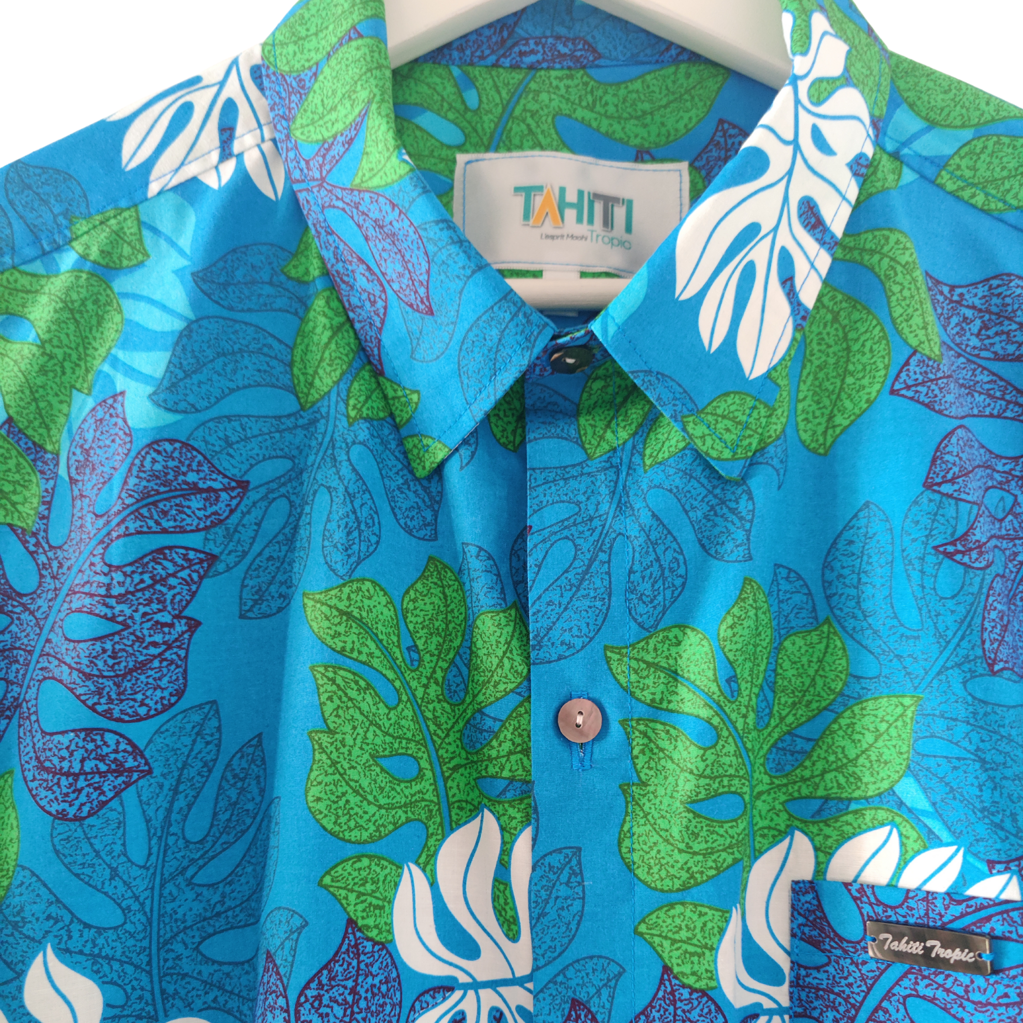 Chemise tahitienne Tiko - détail motif feuillage monstera