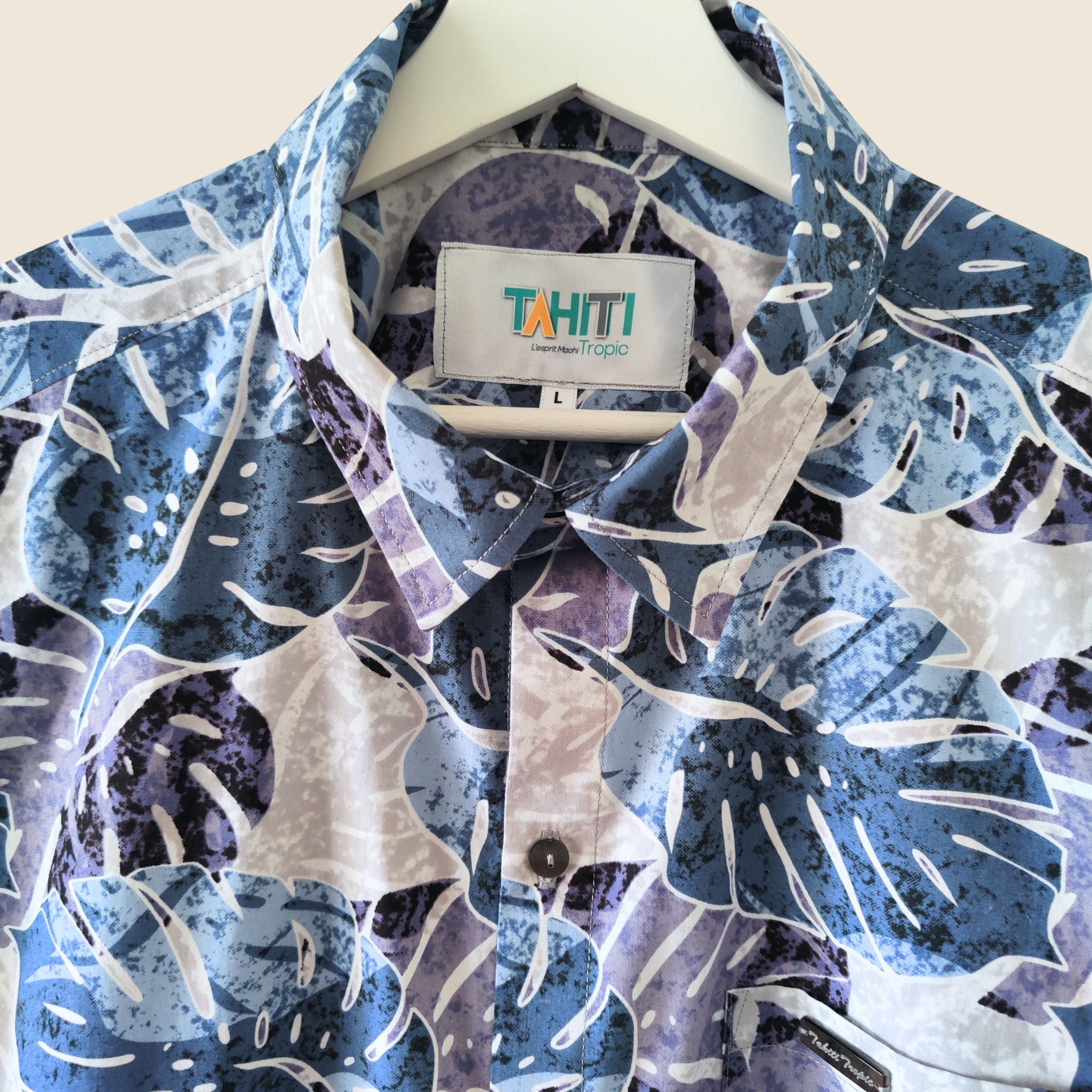 Teri'i Moana - Chemise tahitienne monstera bleu