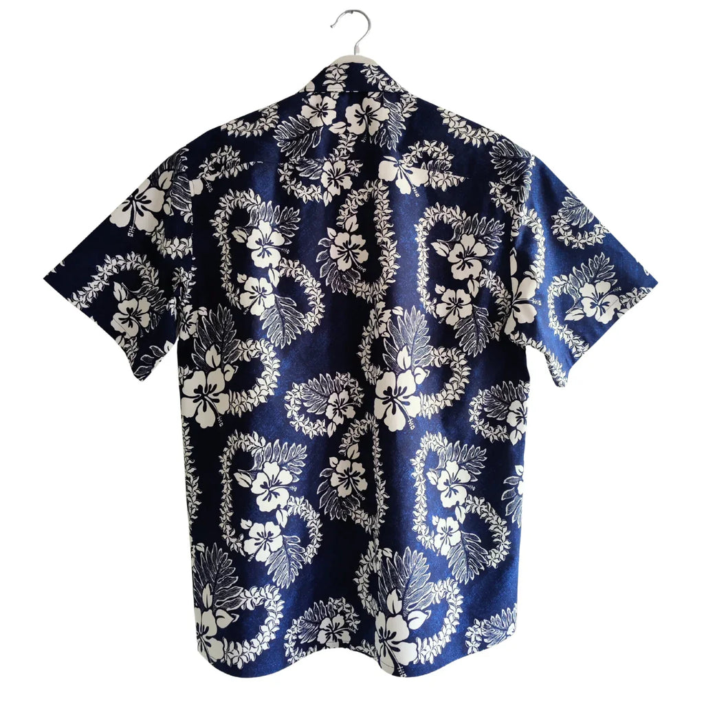 chemise polynésienne Tiaré Auté pour homme , vue de dos - détails du motif floral